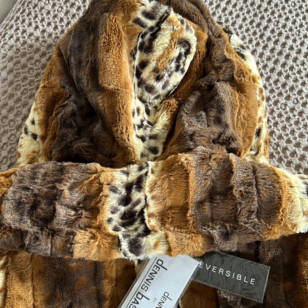 Dennis Basso luxury coat - Picture 6 of 9